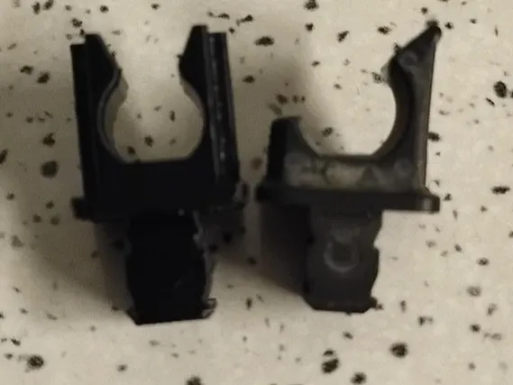 Hood bonnet clip