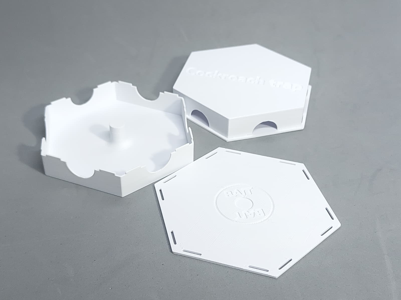 Miniatura 1 do modelo 3D Reusable cockroach trap