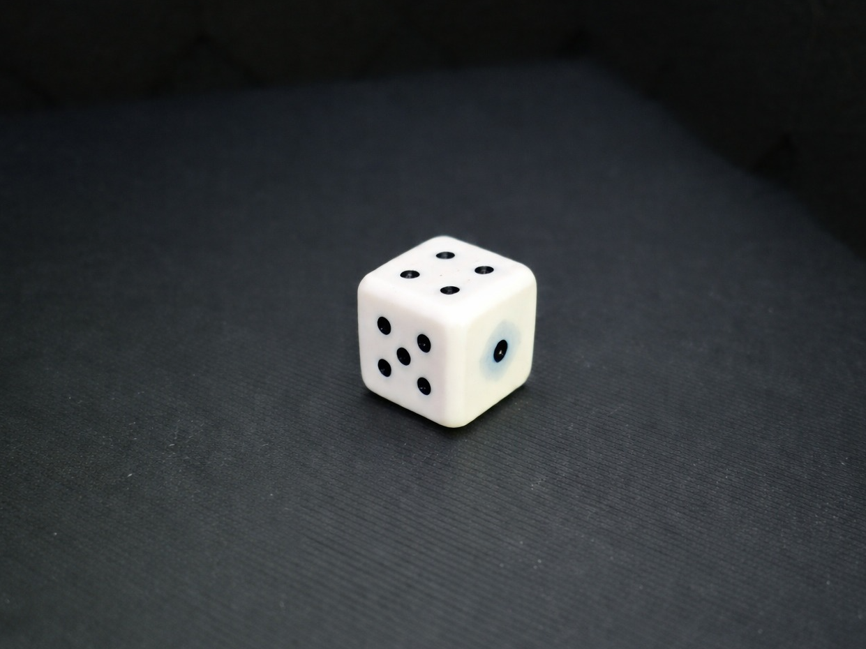 Minimalistischer Würfel 16mm (Clean Dice Design)