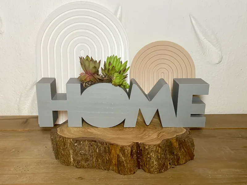 HOME Schriftzug mit intrigierten Pflanztopf im O