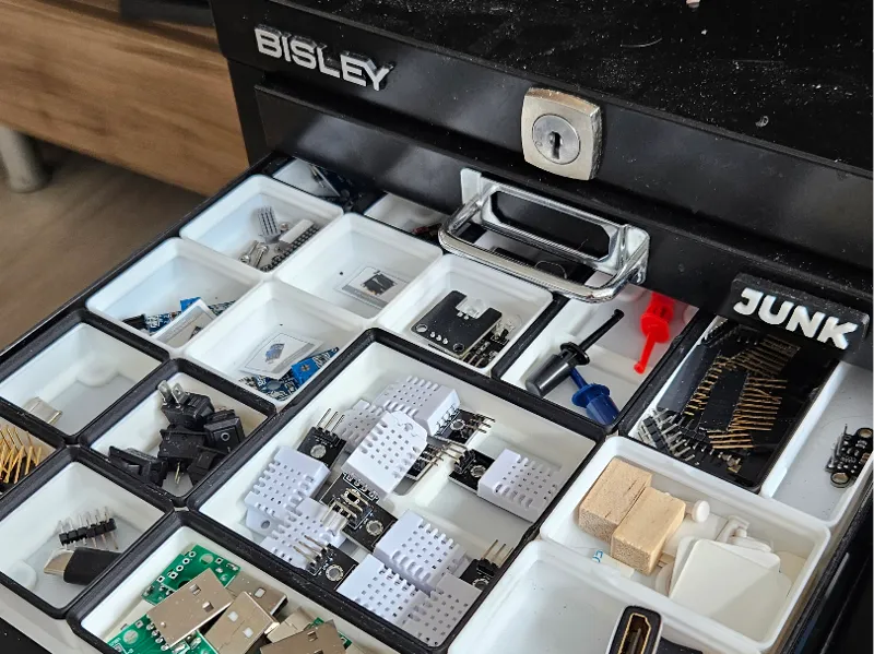 Gridfinity bins for 8-drawer Bisley top cabinet
