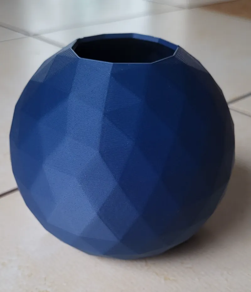Sphere vase poli