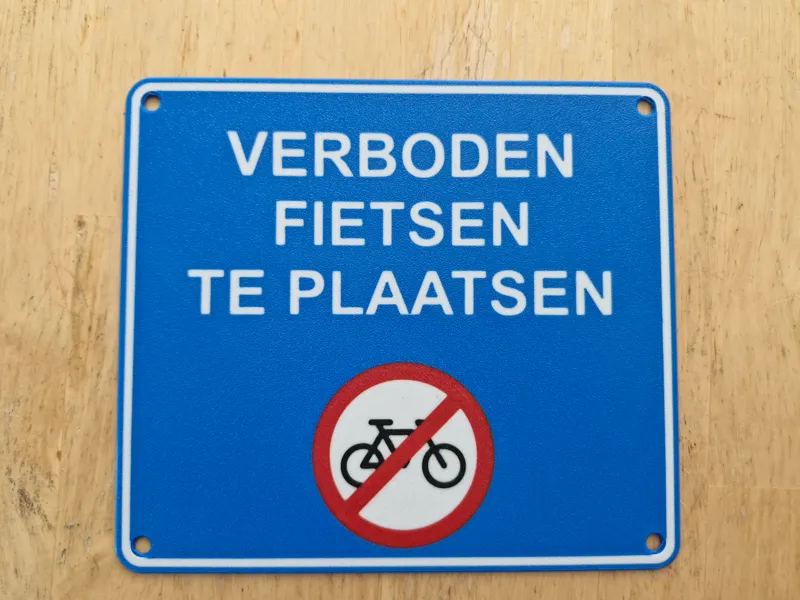 Verboden fietsen te plaatsen (No bicycles, Dutch)