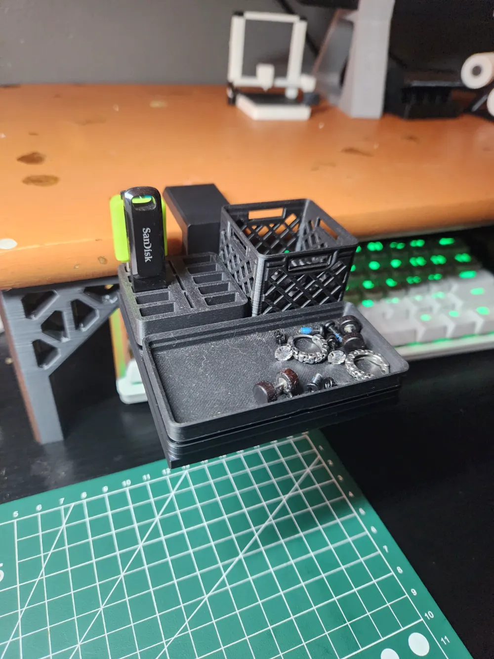 Gridfinity Spring Clamp Gridfinity 2x2 Base clamp - Free 3D Print Model - MakerWorld