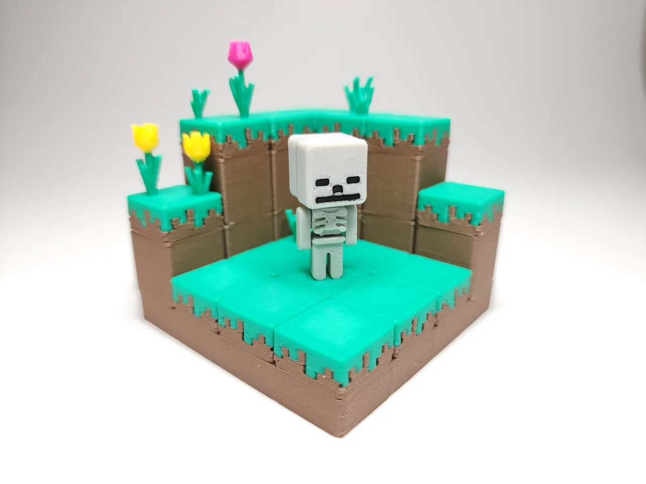 Minecraft-inspire Skeleton Minifigure Kit/Keychain view 3