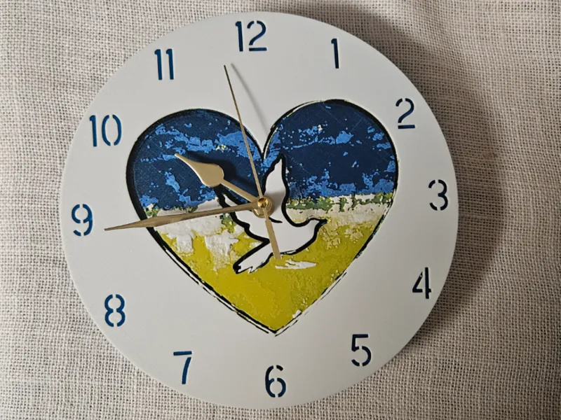 Clock Ukrainian Dove