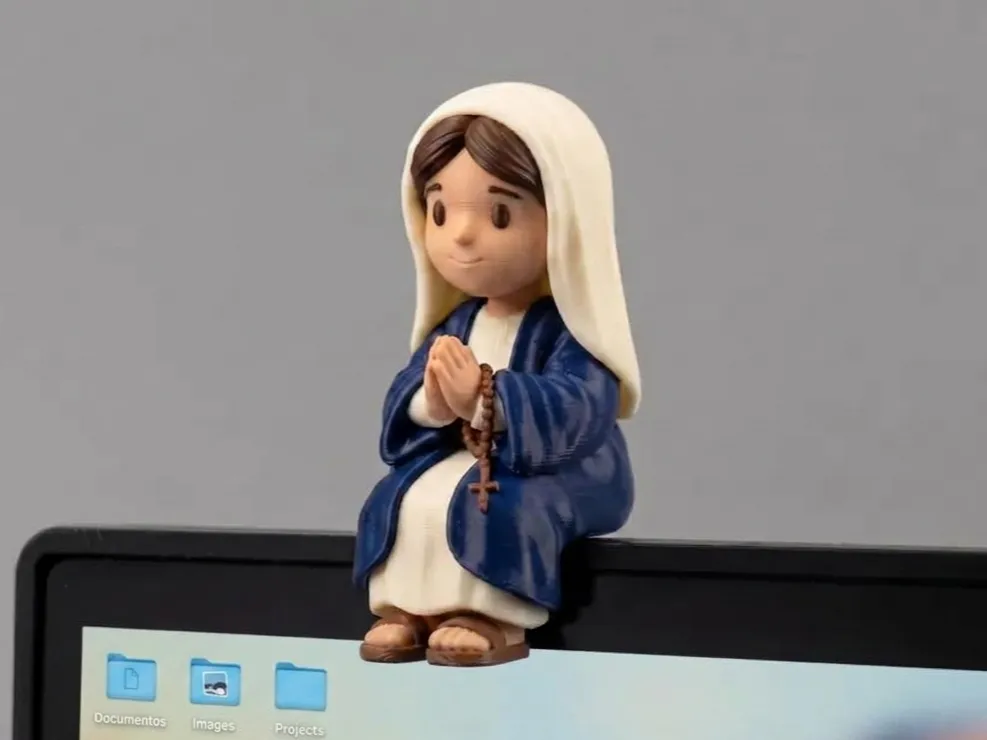 Estante o repisa: Mini Virgin Mary – Sitting on Monitor or Shelf. Referencia del modelo original.