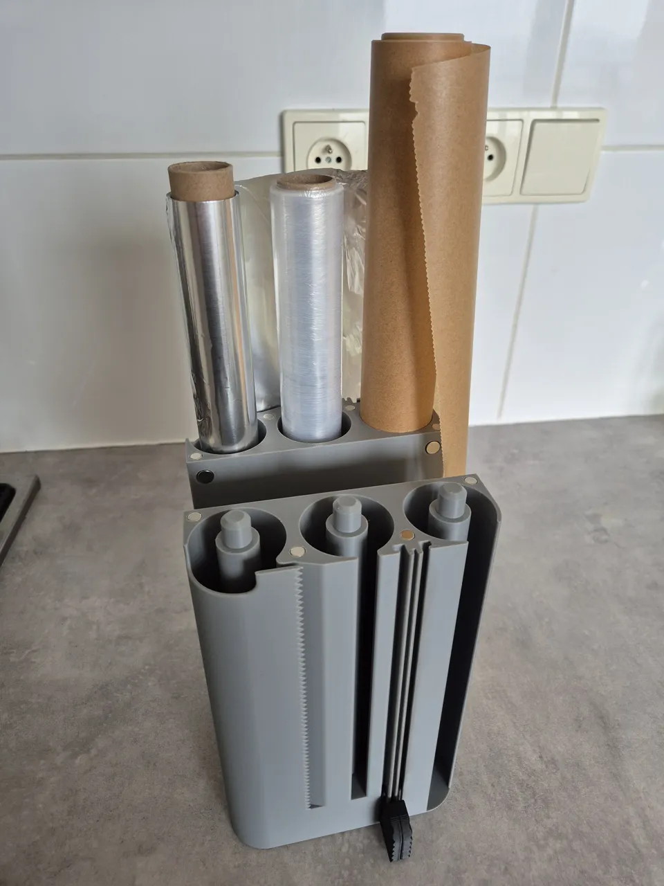 Kitchen roll holder V3 - magnetic with cutters view 4