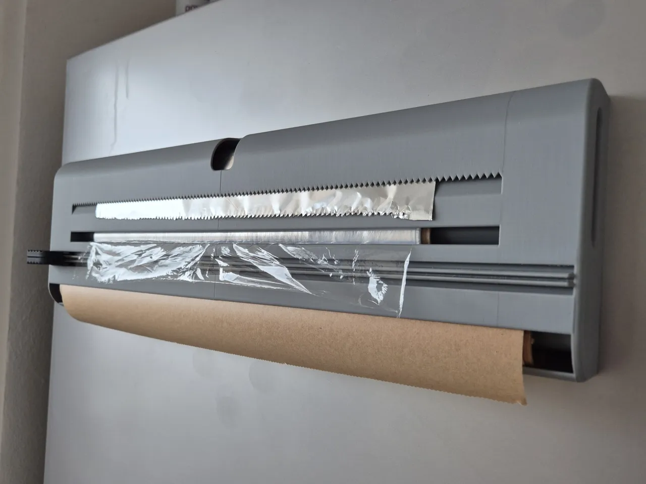 Kitchen roll holder V3 - magnetic with cutters view 2