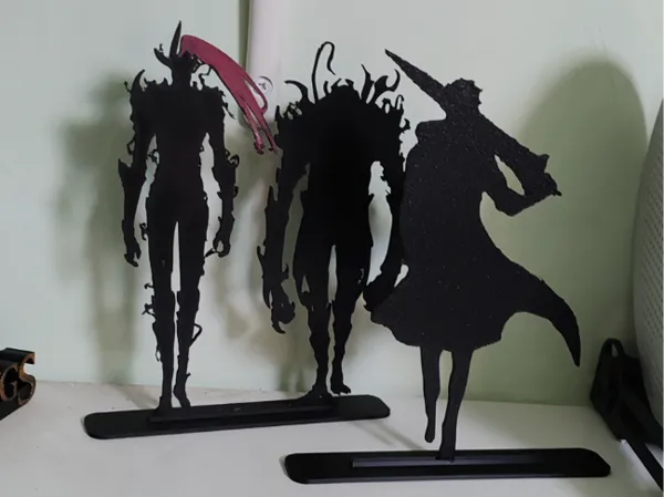 Silhouettes Solo Leveling : Sung Jin-Woo, Igris et Beru