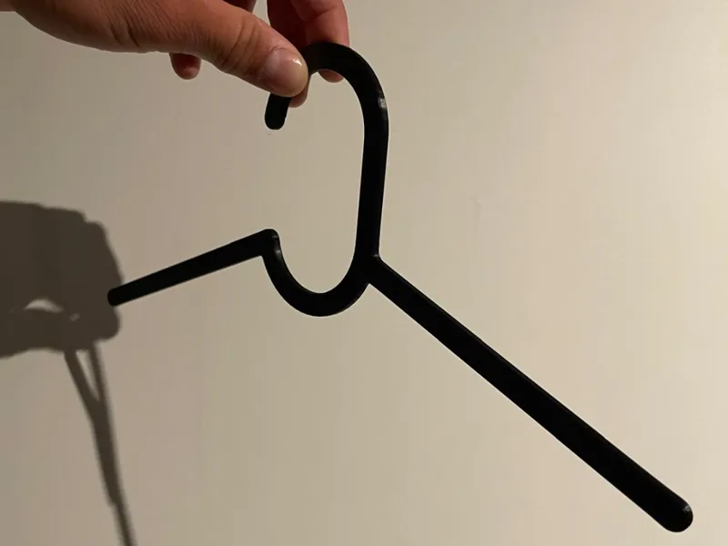 Minimalistischer Kleiderbügel