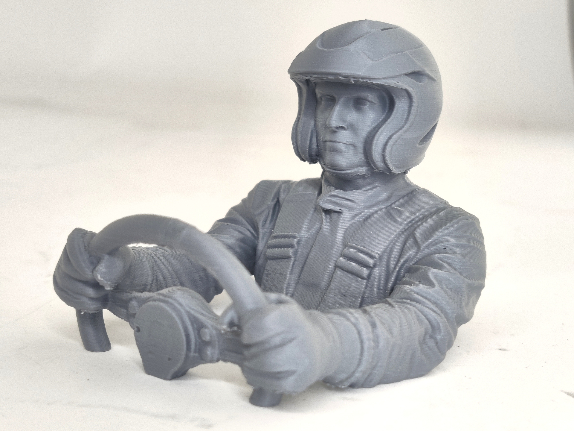 Car driver model upper part w. steering wheel 1:10