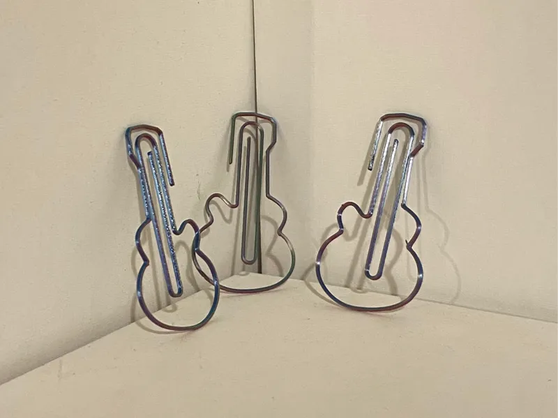 Guitar paperclip