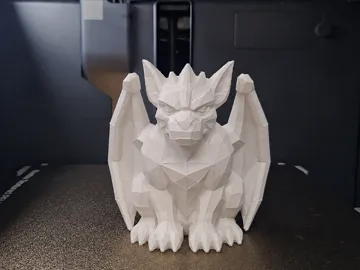 Figura decorativa: Low Polly Gargoyle — vista de referencia 3
