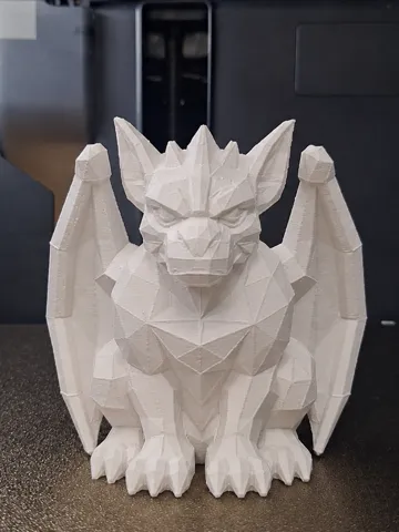 Figura decorativa: Low Polly Gargoyle — vista de referencia 2