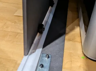 Guide rail for rollers ball bearing