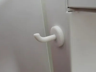 Simple magnetic hook