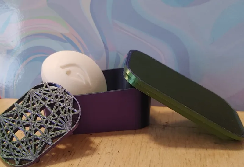 Soap box with lid and rack