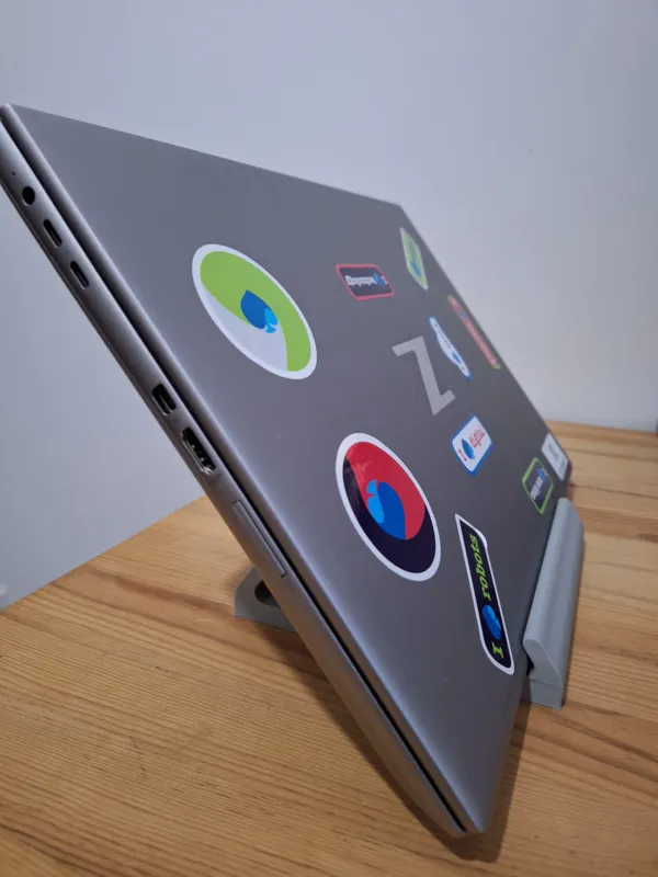 Support vertical de rangement pour ordinateur portable