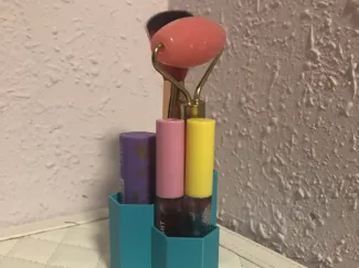 Cosmetics organizer