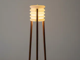 Cozy Tripod Lamp