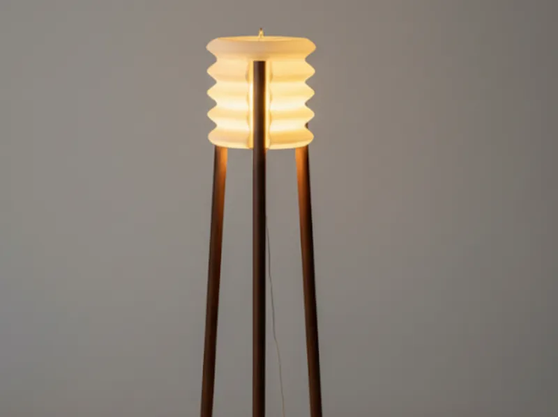 Cozy Tripod Lamp