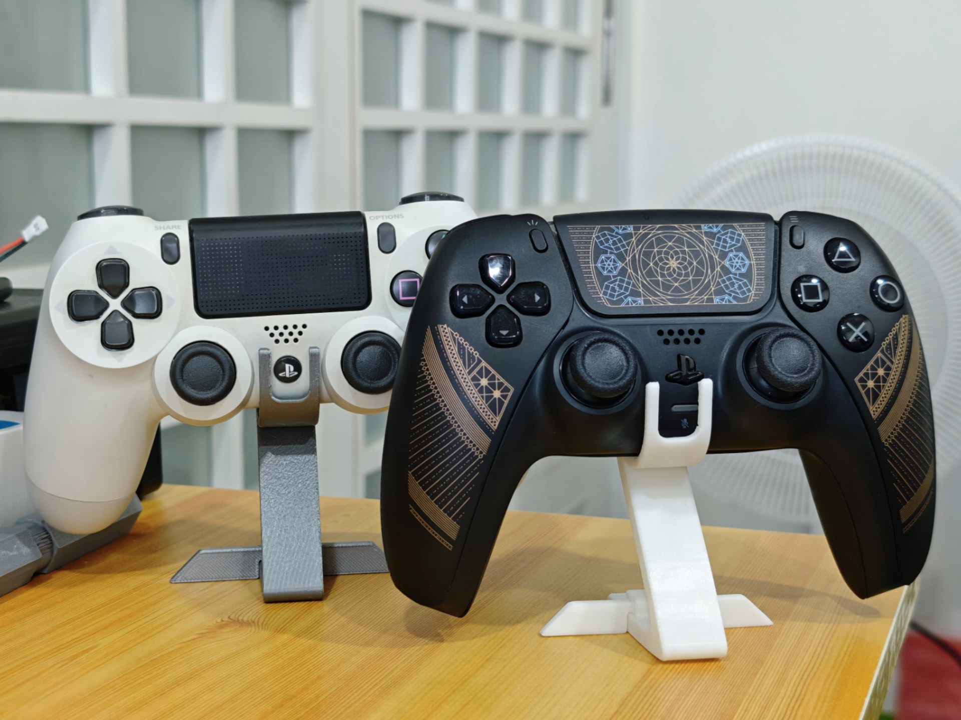 Universal PS4 & PS5 Controller Stand
