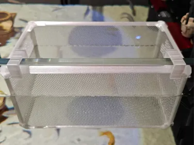 Fish tank isolation box
