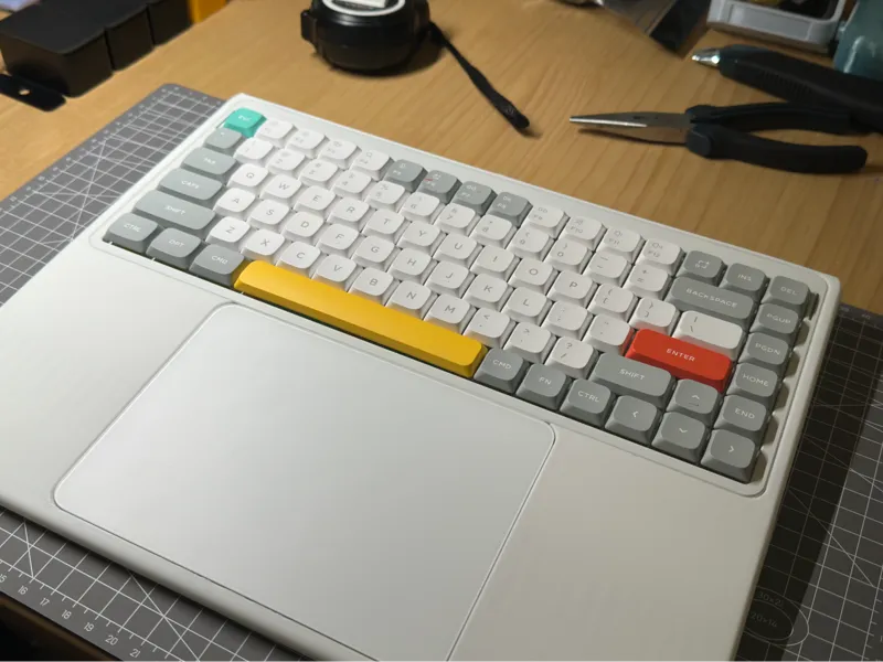 NuPhy Air75 & Magic Trackpad 二合一托盘
