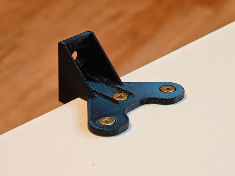Wall mount with customizable baseboard space