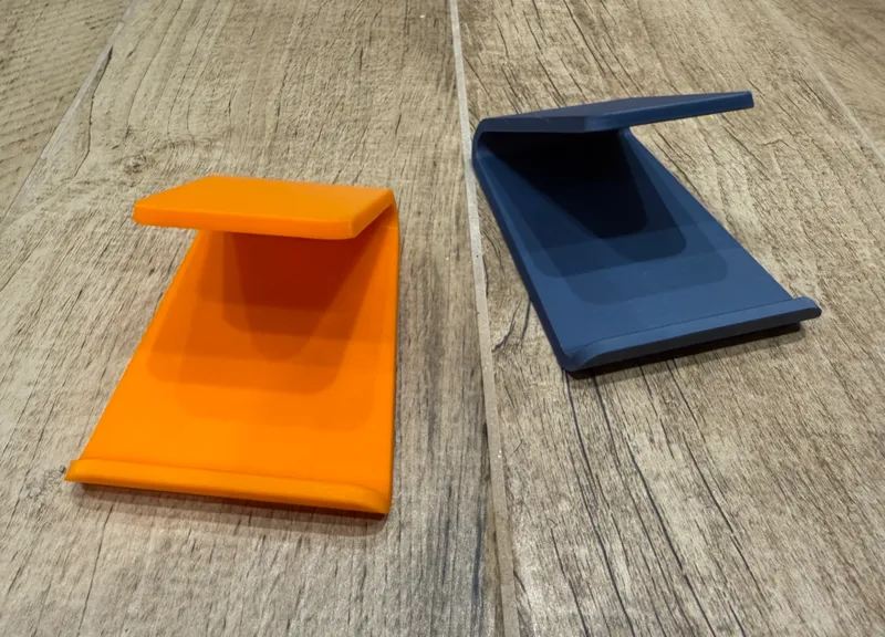 The Linea - phone stand