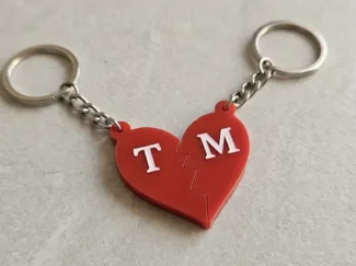 Broken Heart – Magnetic Keychain for Couples