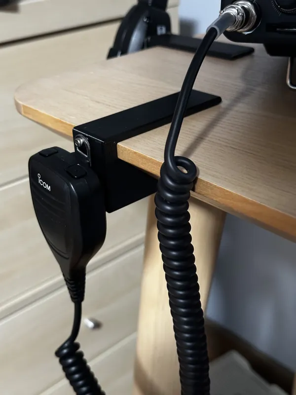 Fixation d'accessoires pour bureau IKEA Lisabo