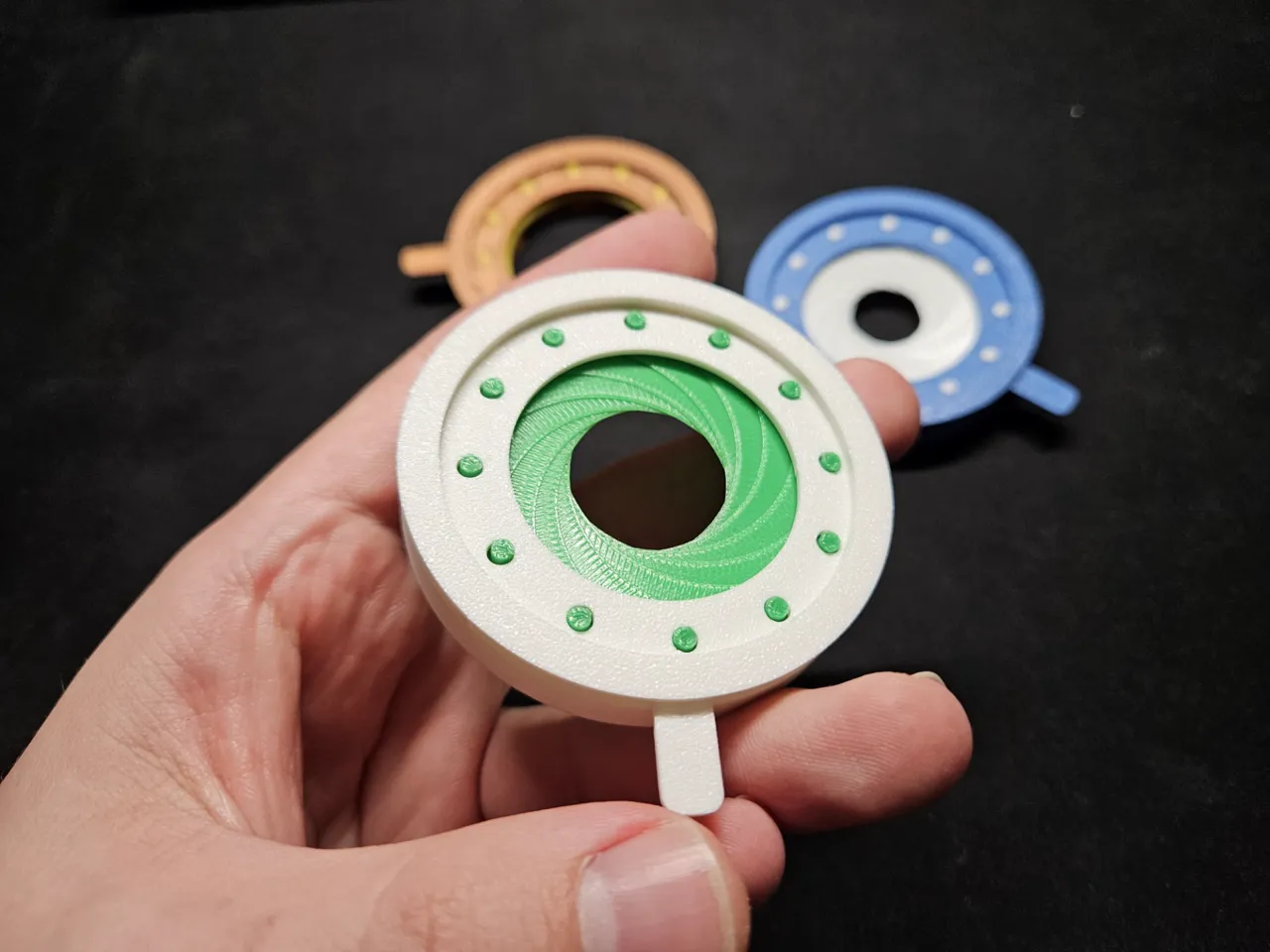 Iris Mechanism Fidget view 3