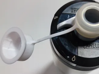 Tapa para botella de agua de ciclismo c/retencion.