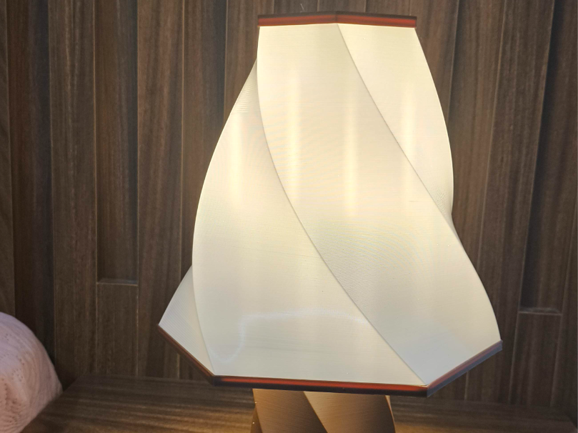 Miniatura 1 do modelo 3D Hexagonal Twist Table Lamp - E27 Standard