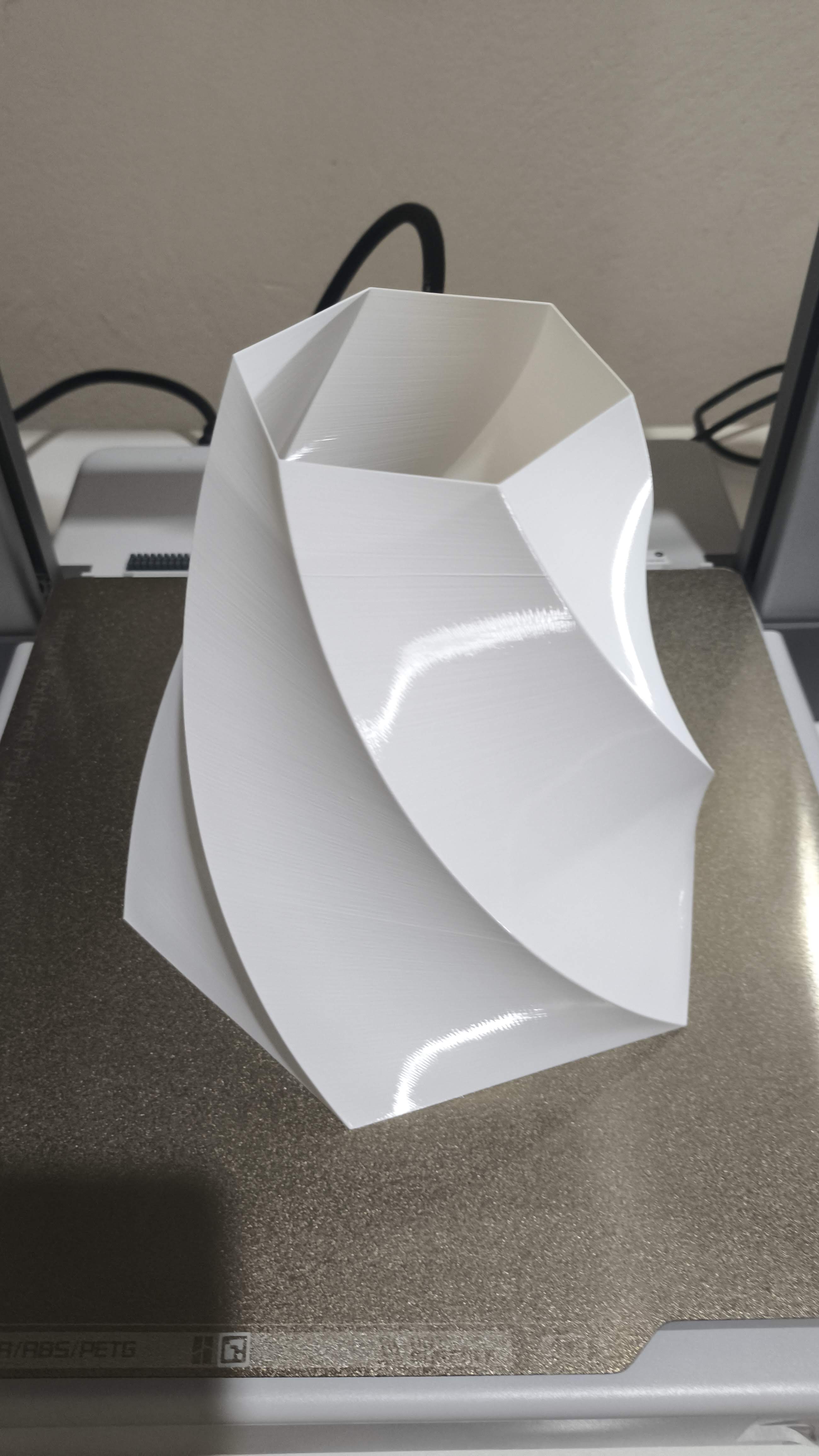 Miniatura 2 do modelo 3D Hexagonal Twist Table Lamp - E27 Standard