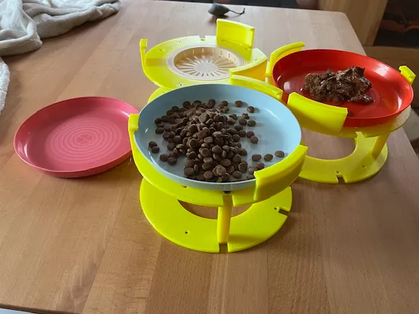 Halter für Tierfutterschale