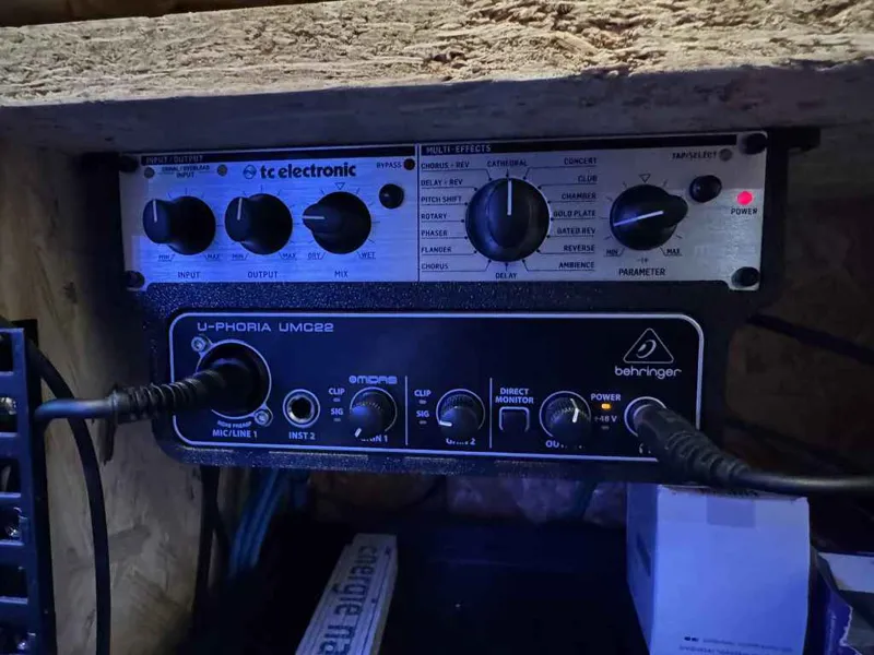 Mount for Behringer UMC22 and tc electronics M100