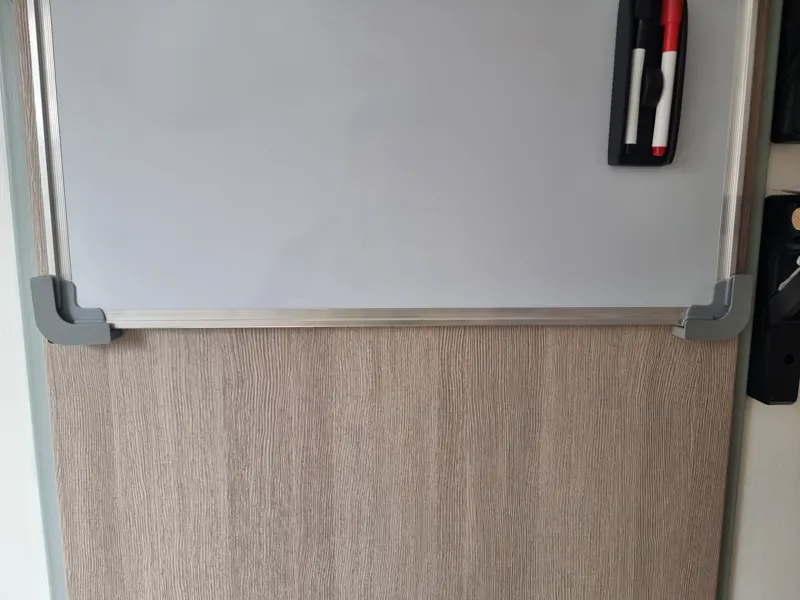Úchytka k magnetické tabuli