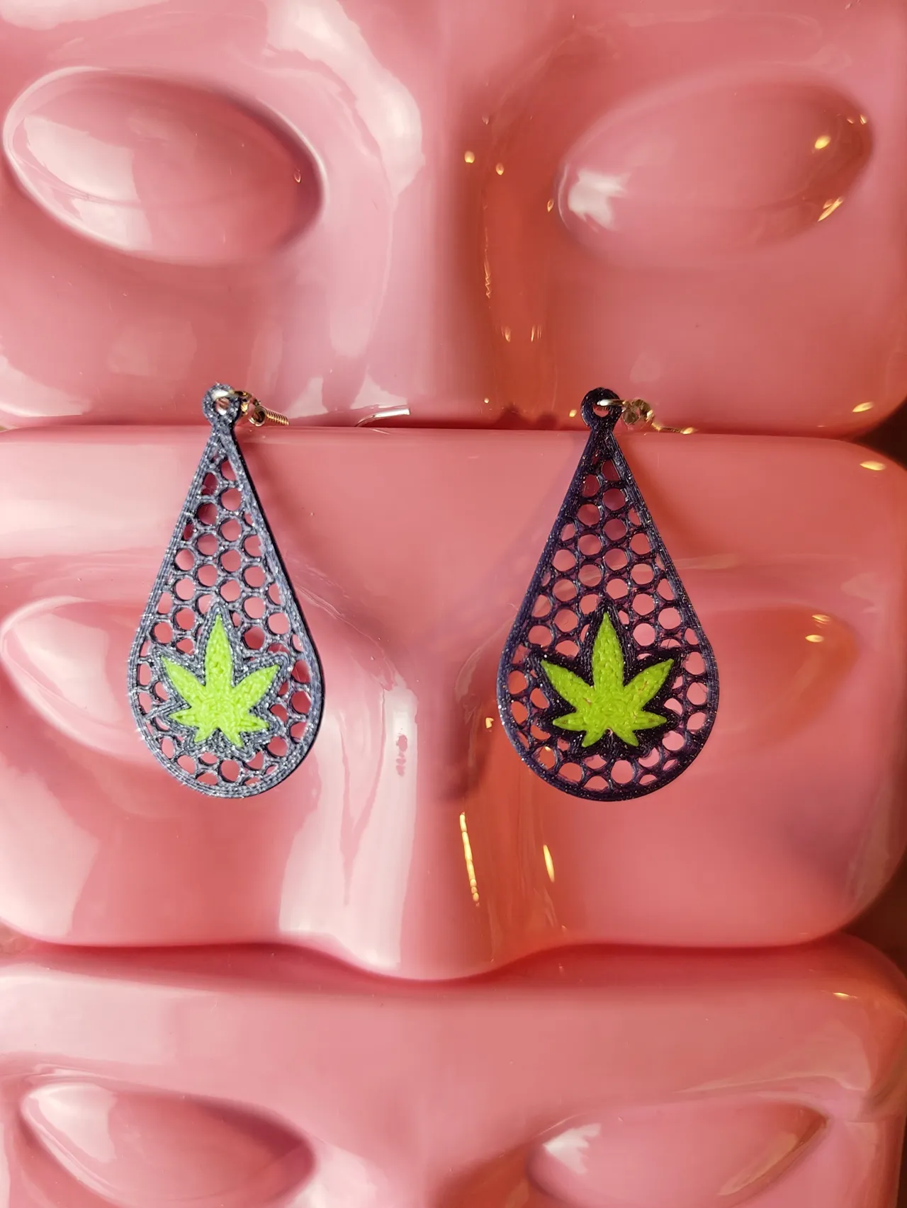 Weed Mesh Earrings – Light, Stylish, Customizable view 2