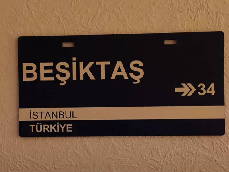Renklendirilmiş Beşiktaş Tabela