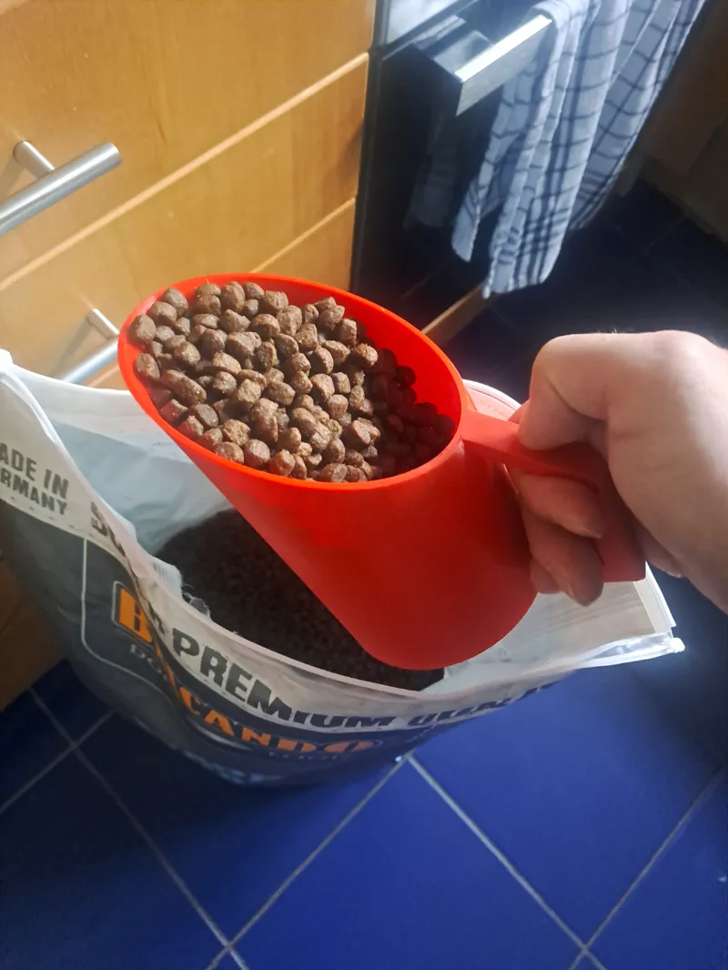 Hunde Trockenfutter Becher