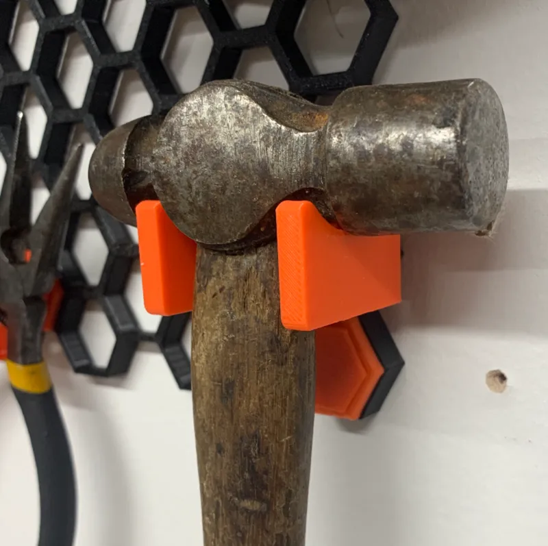 Sliding jaws for hexagon honeycomb tool wall