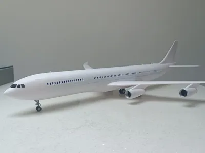 1/100 scale A340-300