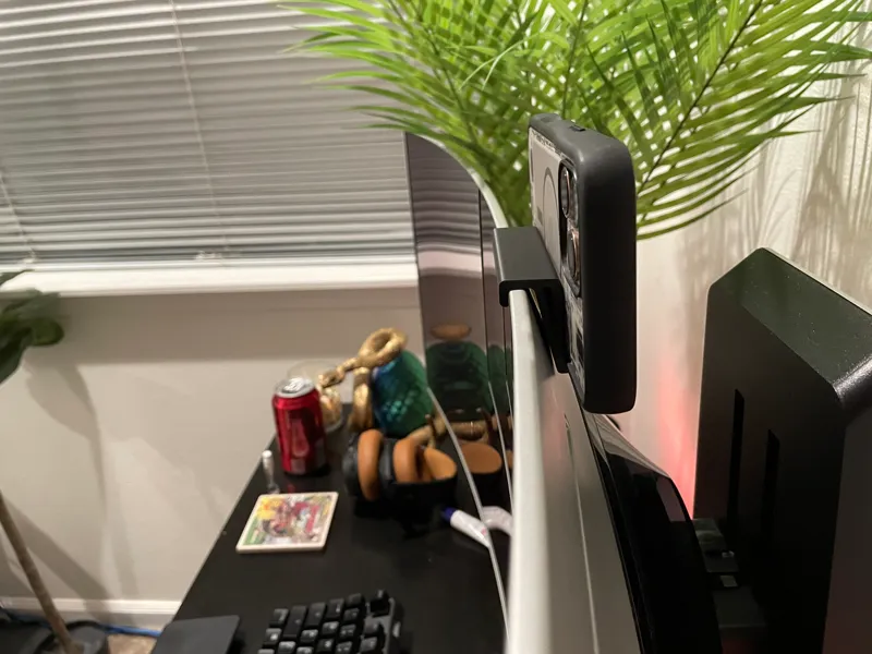 iPhone Monitor Mount (Curved Monitor)