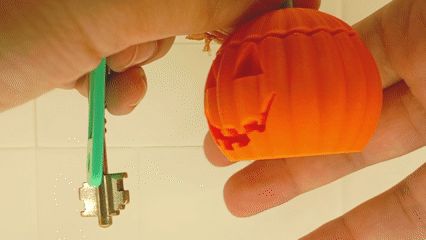 Halloween Jack-o'-lantern fidget keychain