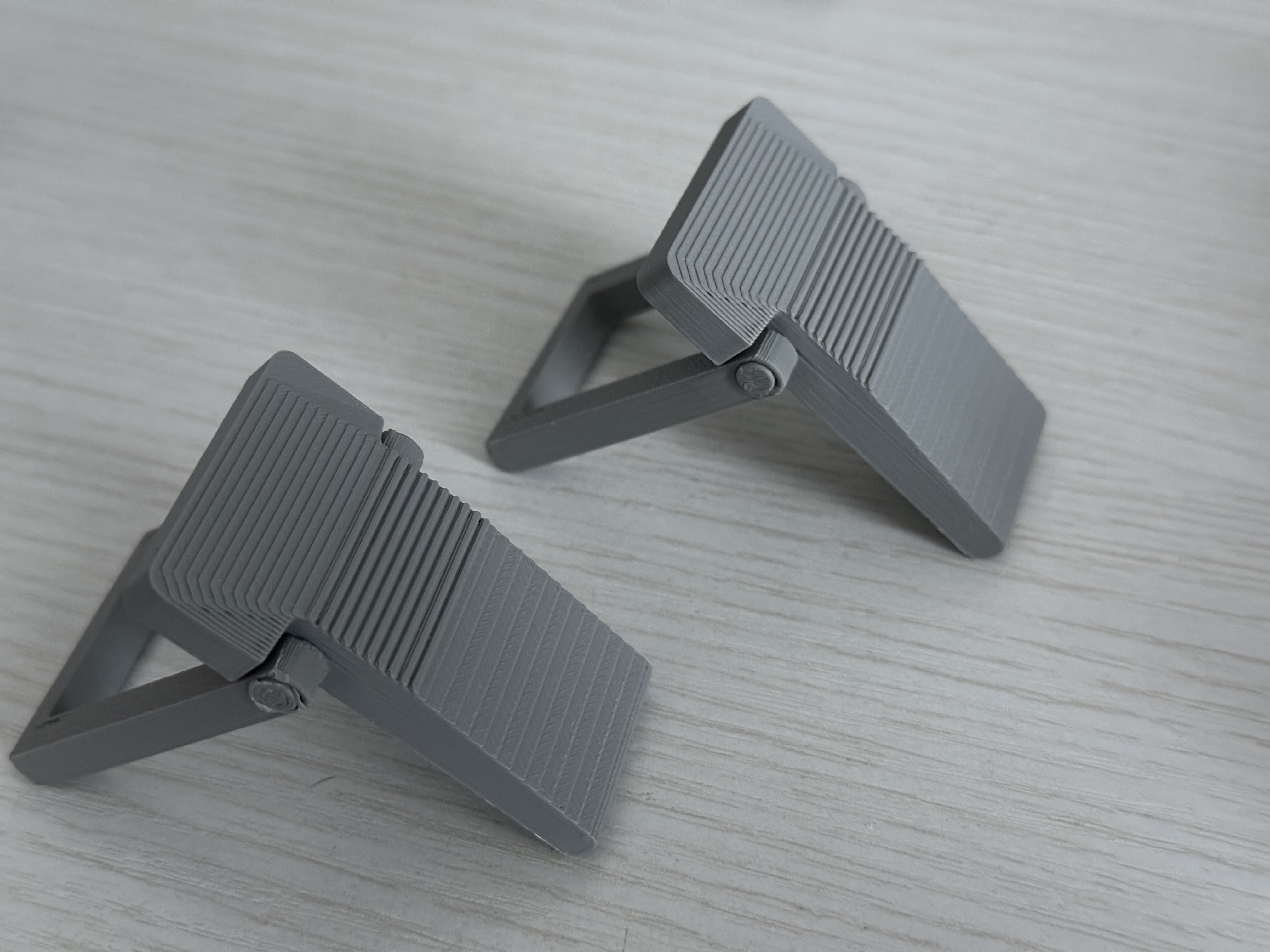 Miniatura 2 do modelo 3D 隐藏式笔记本支架