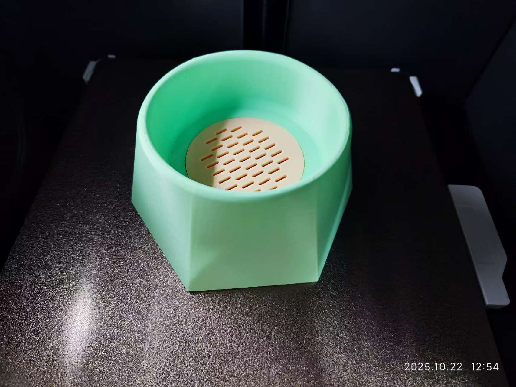 Miniatura 1 do modelo 3D 防潮吸湿猫粮盆