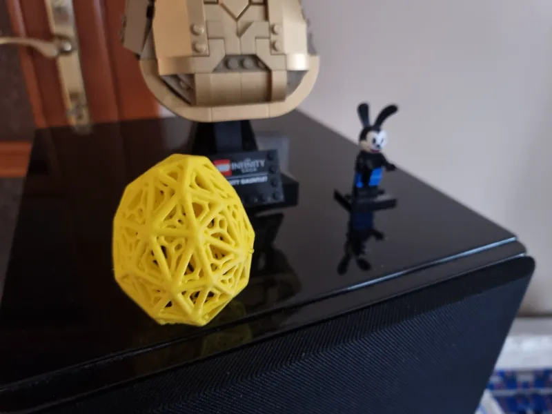 Voronoi  decoration easter egg thick